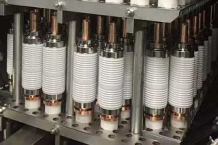 真空開關(guān)管產(chǎn)生操作過電壓的原因是什么？